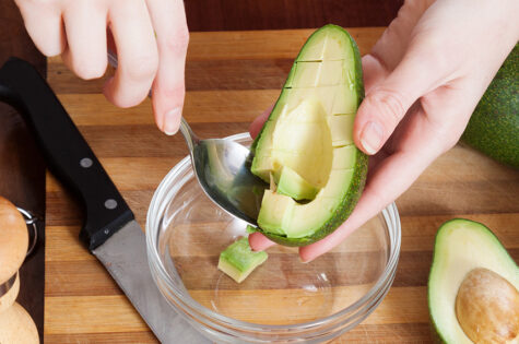 how to cut avocados - yarden blog